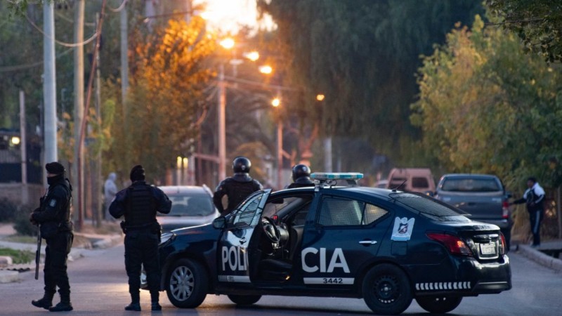 Allanamientos en el barrio Olivares: secuestran drogas, armas y vehículos